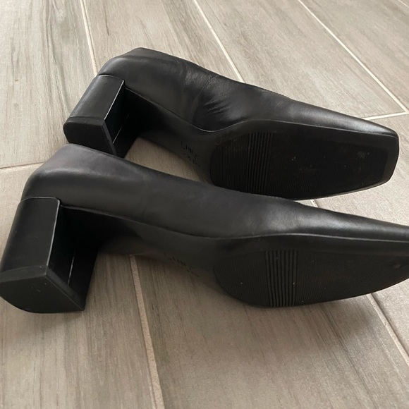 Karina square toe pump. Naturalizer shoes.  Slightly used.  Size 7.5 Wide - Picture 5 of 5